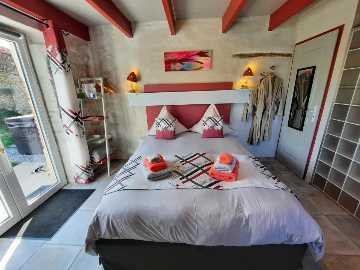 Bed and Breakfast L'Echappée Trémoussante Saint-Barthélemy-de-Vals Exterior foto