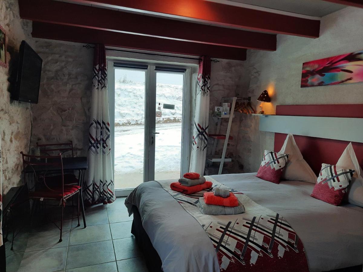 Bed and Breakfast L'Echappée Trémoussante Saint-Barthélemy-de-Vals Exterior foto
