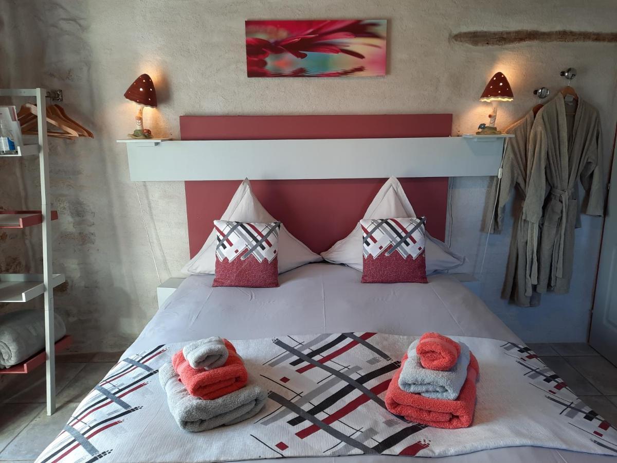 Bed and Breakfast L'Echappée Trémoussante Saint-Barthélemy-de-Vals Exterior foto