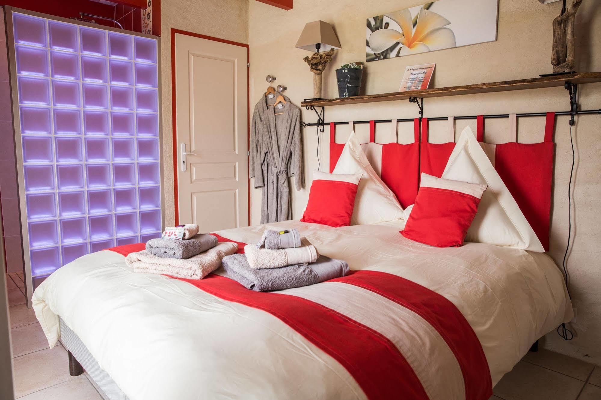 Bed and Breakfast L'Echappée Trémoussante Saint-Barthélemy-de-Vals Exterior foto